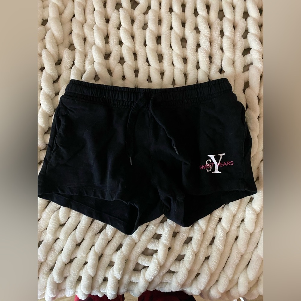 BLACK SHORTS